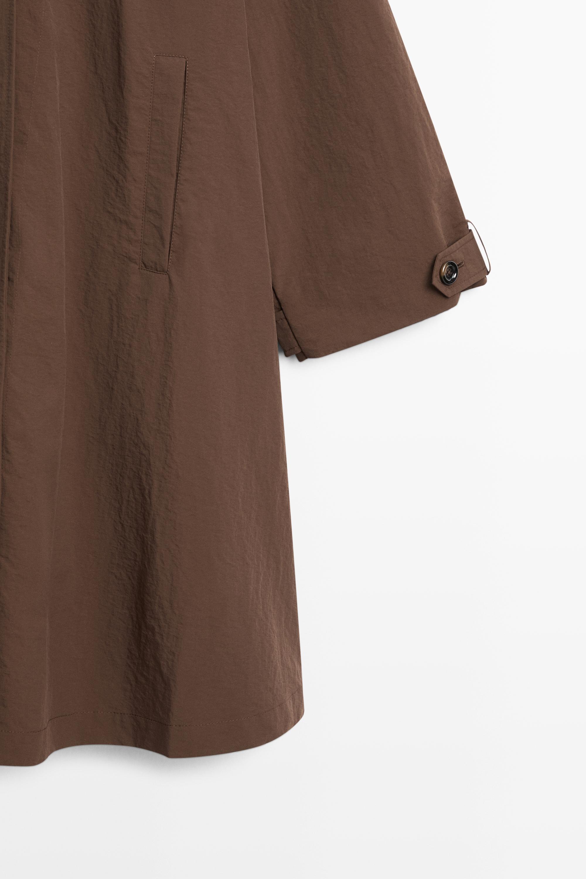 Cape coat with oversize collar detail